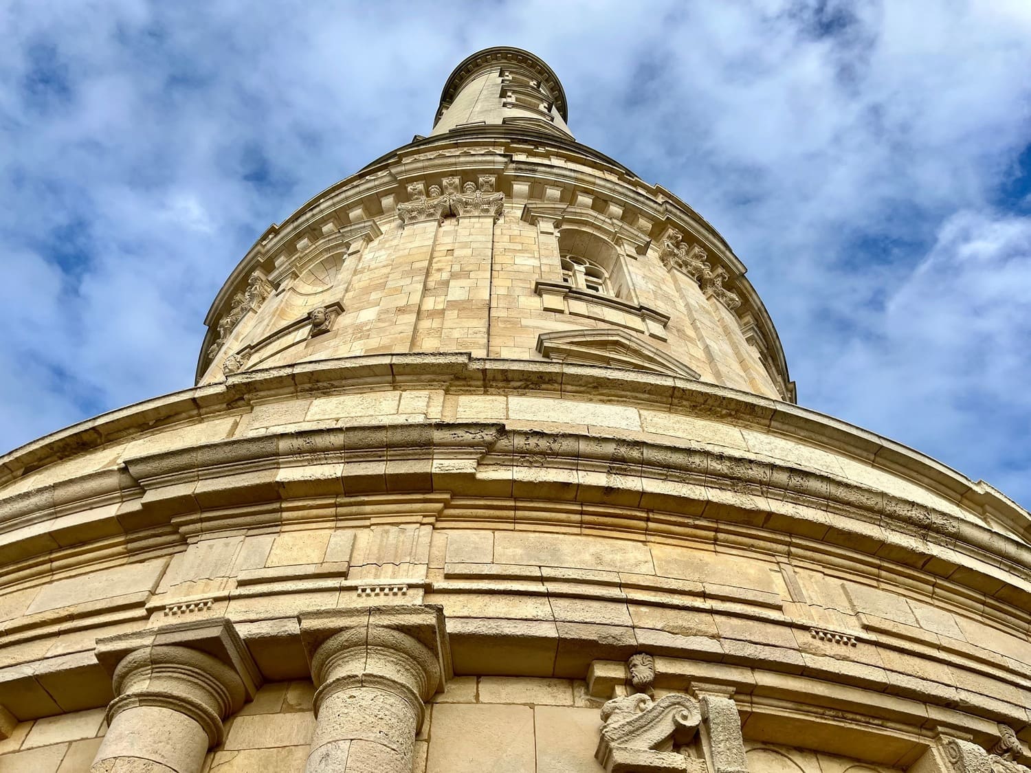 Le phare de Cordouan vu du bas